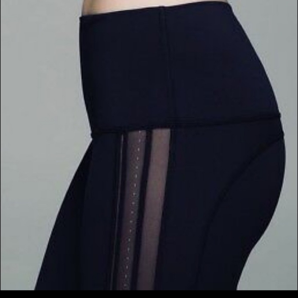 Lululemon Rare Navy Blue High Waisted Wunder Under Luxtreme with Mesh Size: 8, - Picture 1 of 4